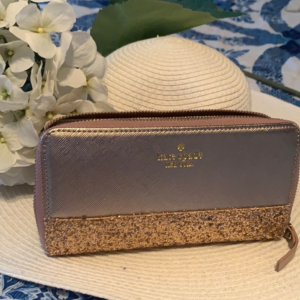 **RESERVED NOT FOR PURCHASE****Accordion wallet